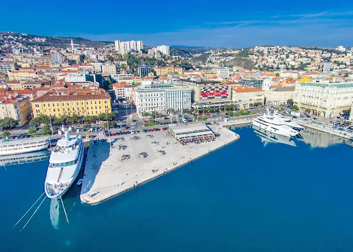 Appartamento With Parking Space - 13976 Fiume