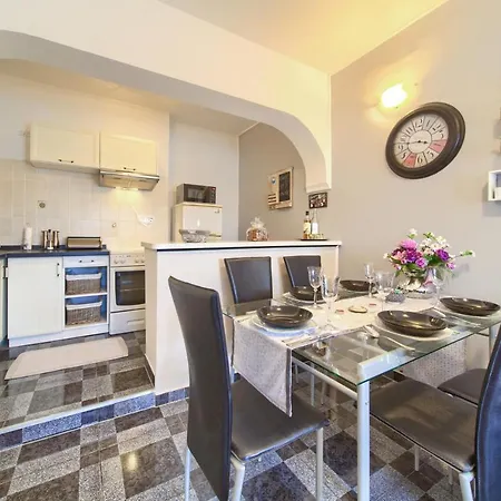 Apartmán With Parking Space - 13976 Rijeka